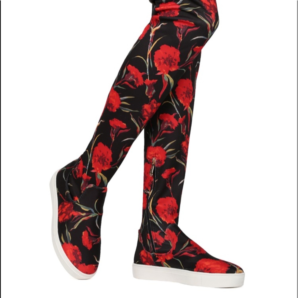 🌺NWOT CAPE ROBBIN FLORAL SNEAKER BOOT🌺